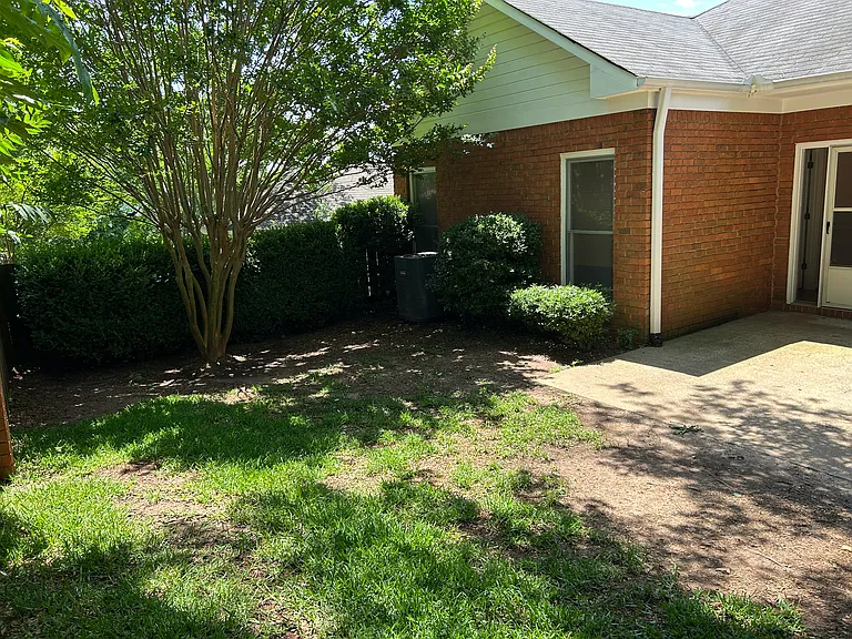 713 Rockford Cir — Photo 12