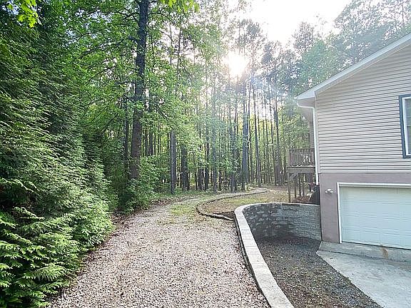 3rd image of 417 Acorn Dr