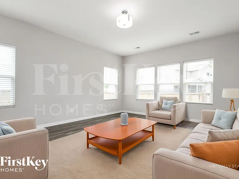104 Breeders Ct — Photo 4