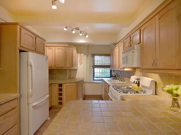77 Park Ter E #D24, New York, NY 10034