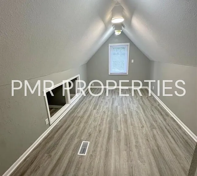 2714 Delaware St — Photo 7