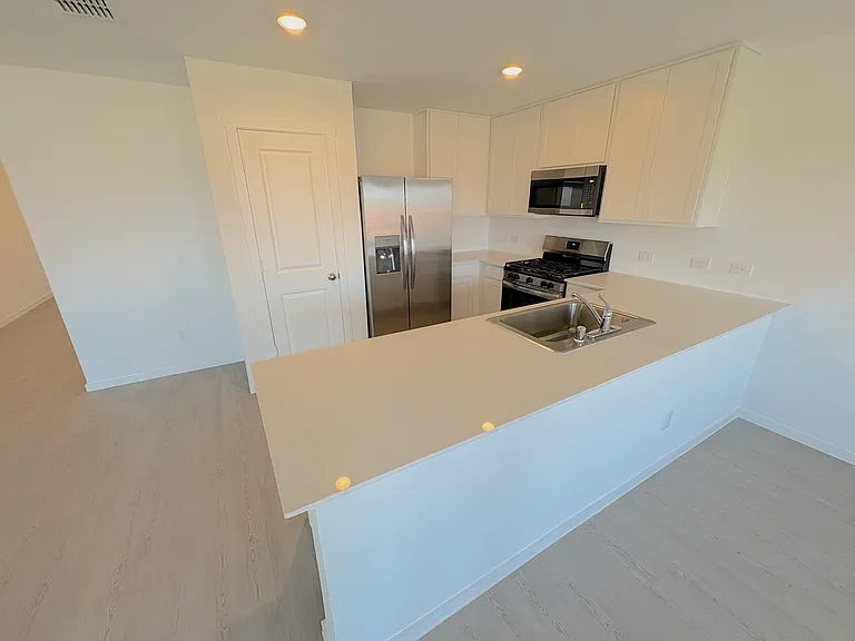 15020 Reyes Rd — Photo 9