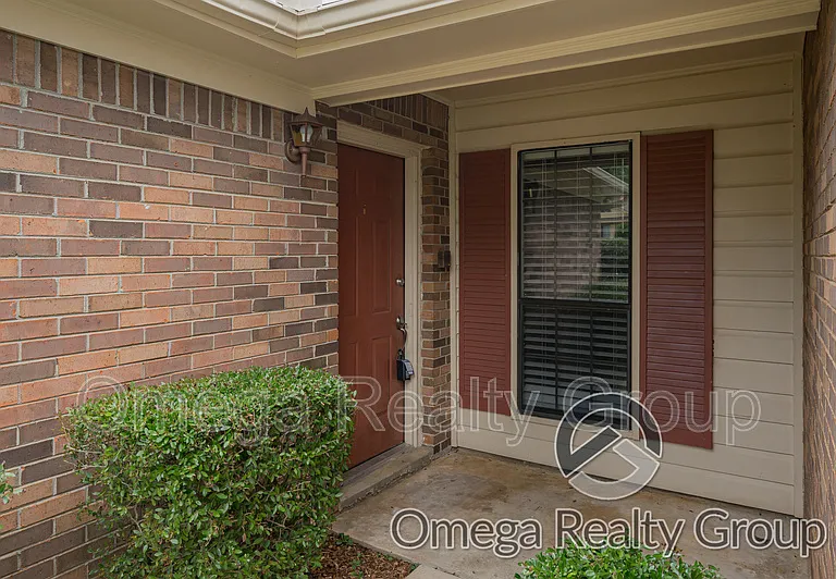 548 Hollow Wood Rd — Photo 4