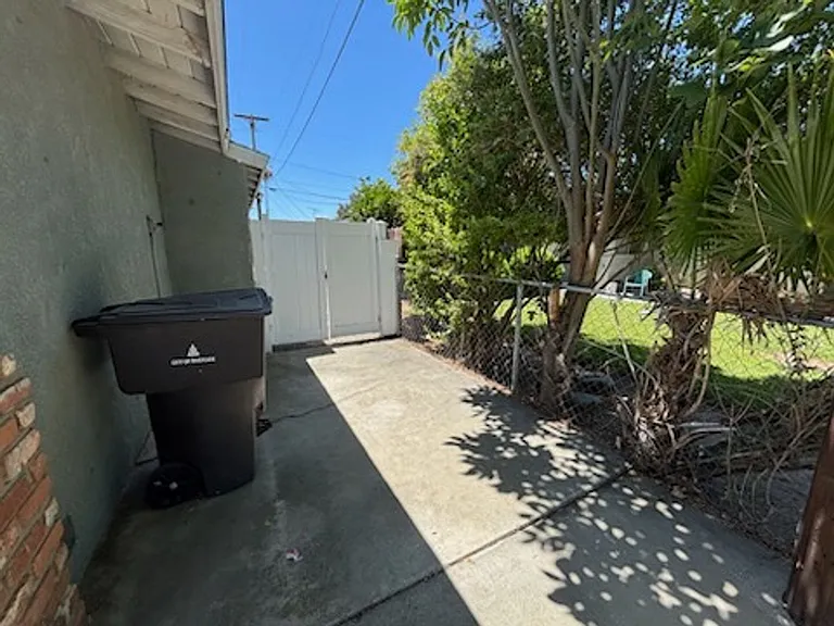 5744 Mountain View — Photo 3