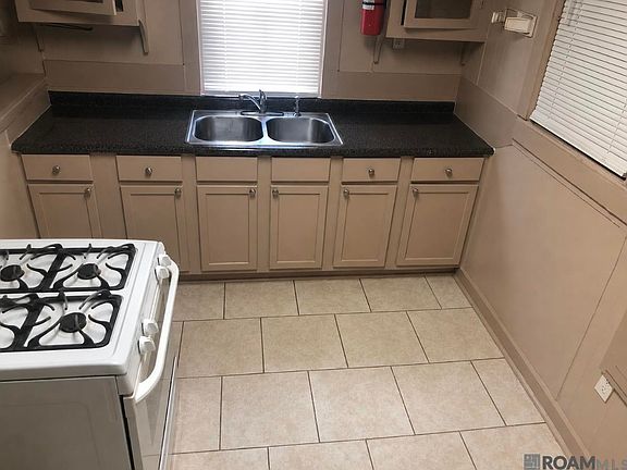 5th image of 3760 Uncas St