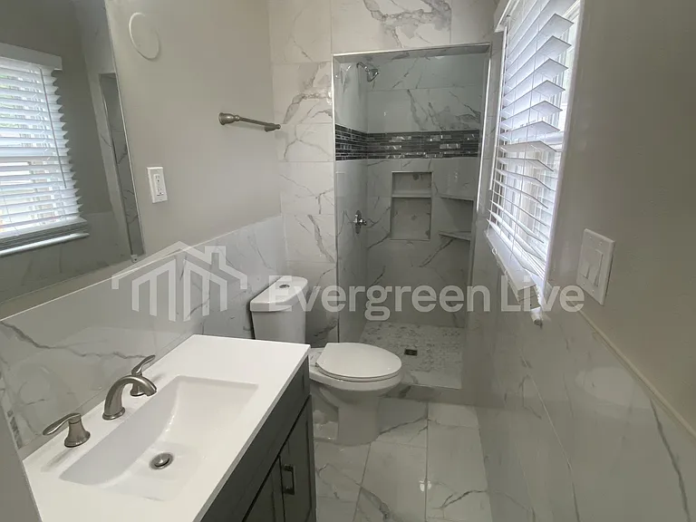 8008 E 93rd Ter — Photo 10