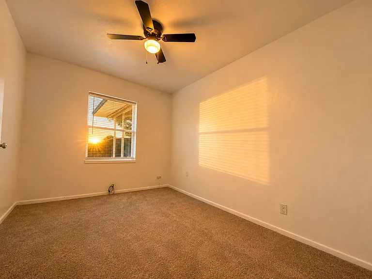 105 Primrose Ln — Photo 4