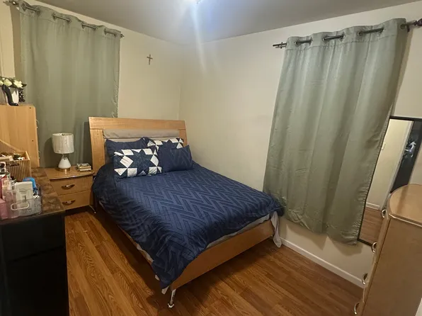 21 East 46th Street image 3 of 6