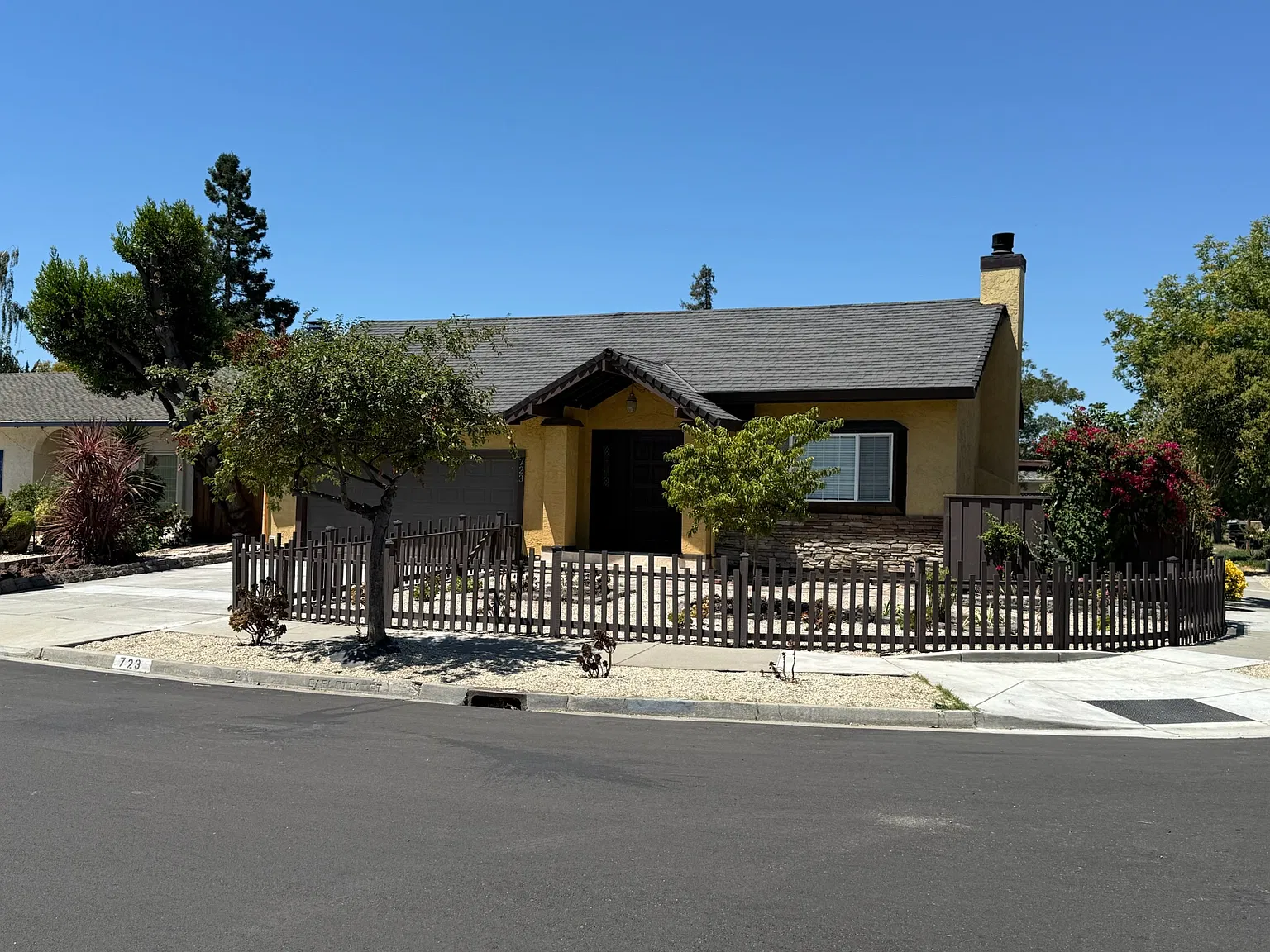 4 bed, 1907 sqft, $4,750 — Photo 2