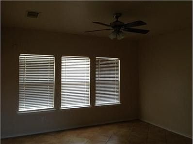 3rd image of 207 Saul St