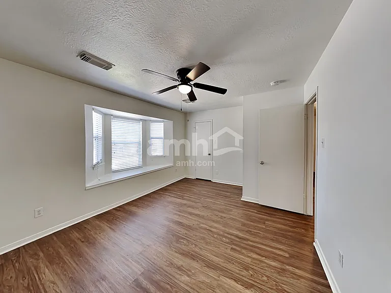 5349 Yale Dr — Photo 17