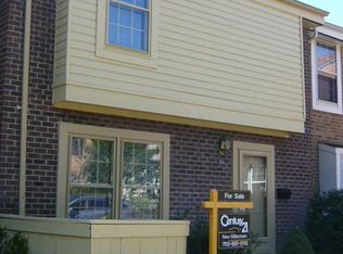 2184 Golf Course Dr, Reston, VA 20191