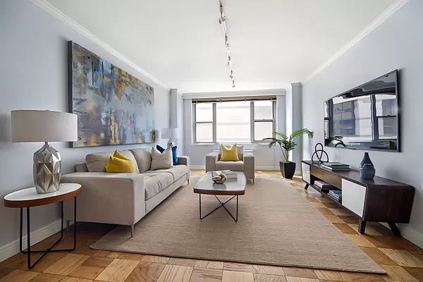 1st image of 165 W 66th St APT 10B