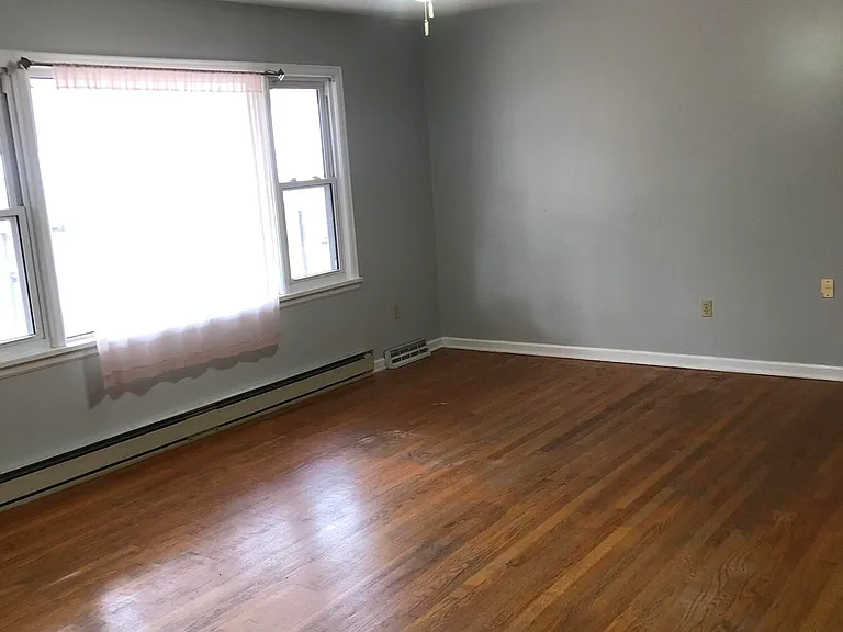1036 Richmond Ave — Photo 3
