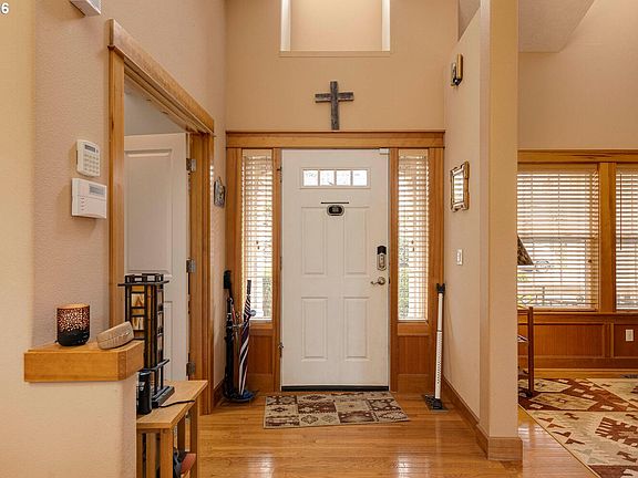3rd image of 521 NW Mount Mazama St