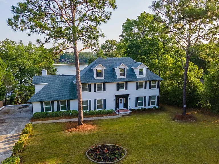 405 Park Lake Cir — Photo 4