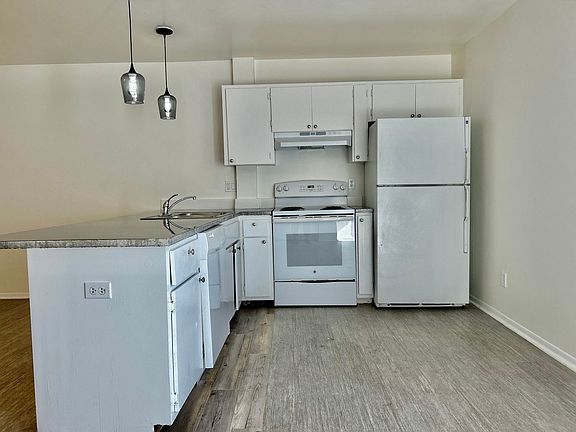 2nd image of 1606 Andalusia Blvd #4
