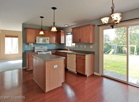 3rd image of 1334 S Abington Ln
