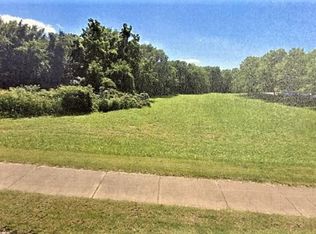 S Lincoln St, Lowell, AR 72745