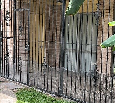 2nd image of 1900 University Blvd APT 4D