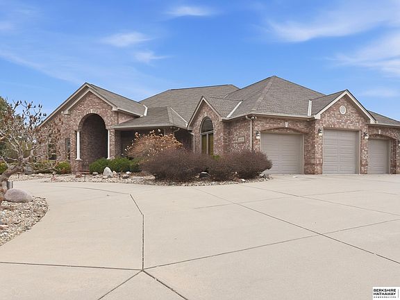 4th image of 4809 N 196th Cir