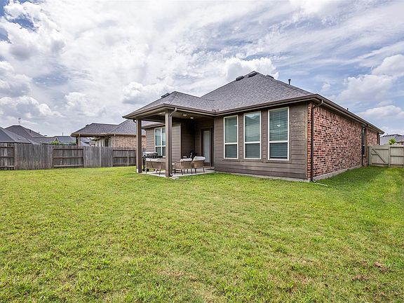 4th image of 10082 Black Maple Dr