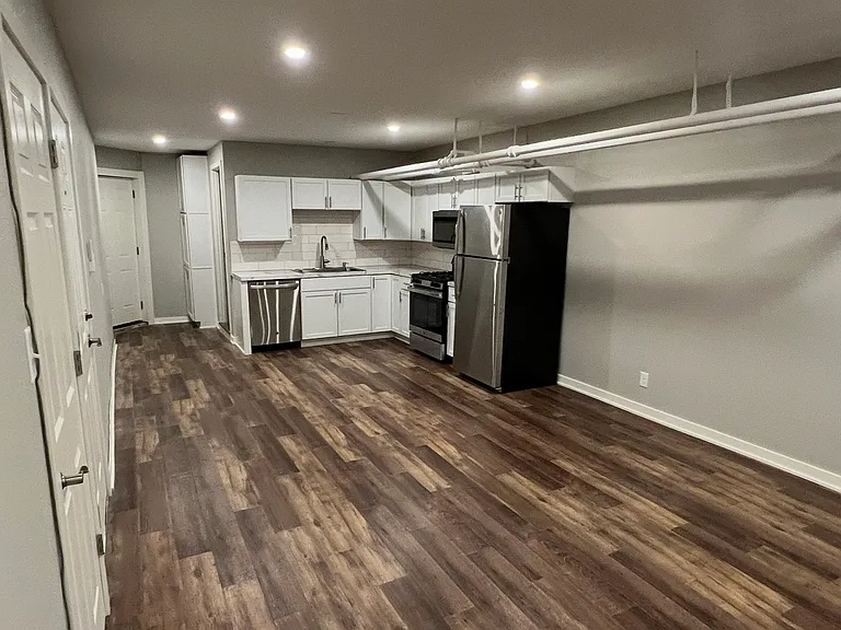 410 1st St #5 — Photo 3