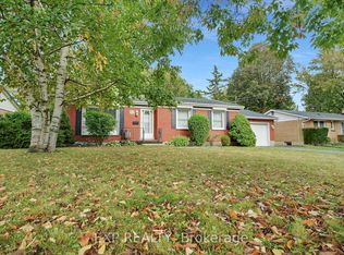 61 Larkspur Cres, London, ON N6H 3R1
