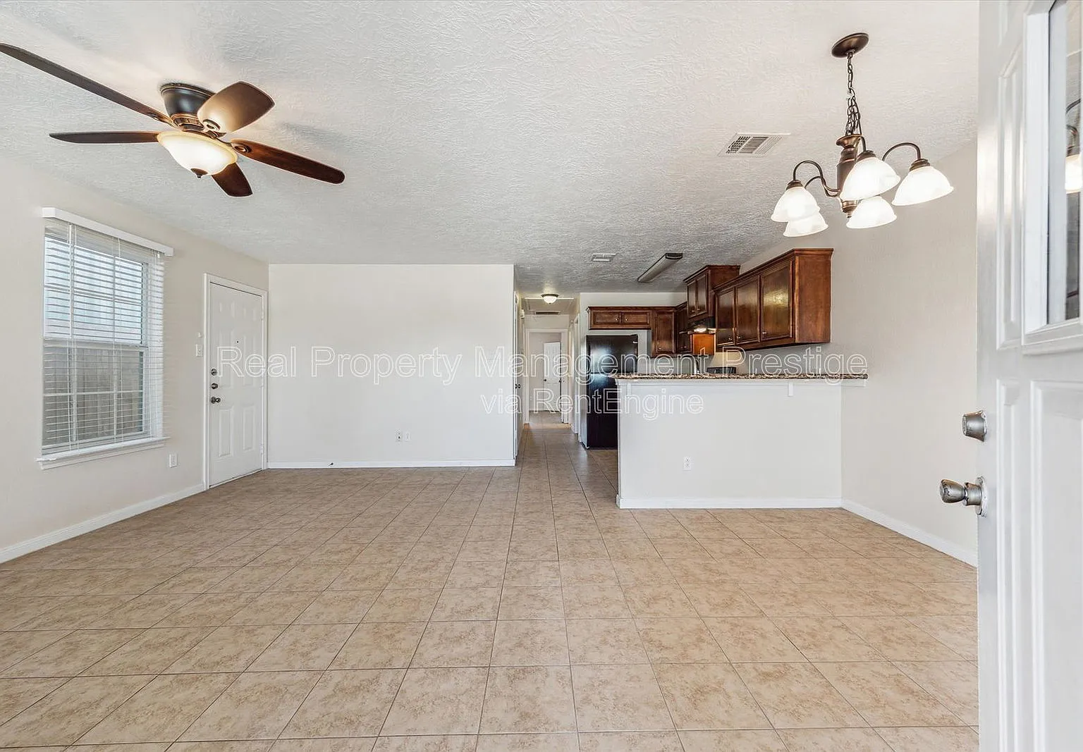 2 bed, 1.0 bath, 900 sqft, $1,200 — Photo 2