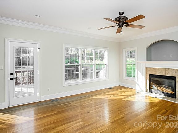 3rd image of 1637 Essex Hall Dr