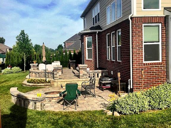 Paver bench seating/fire pit