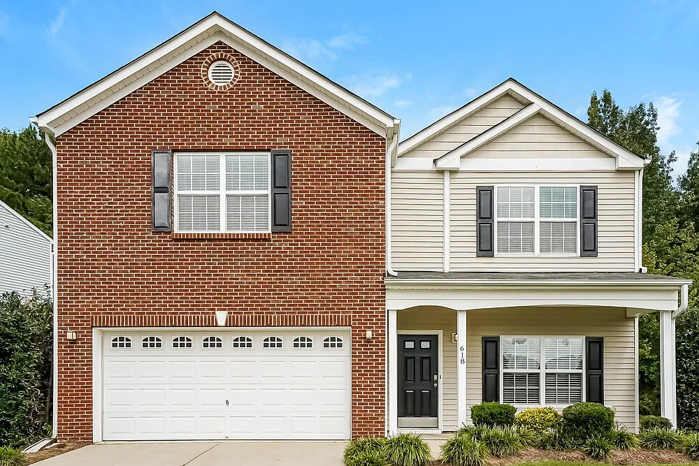 5 bed, 2.5 bath, 2843 sqft, $2,635 — Photo 1