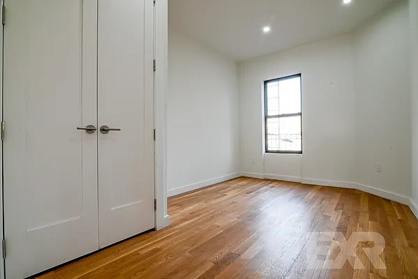 Rented by EXR | media 4
