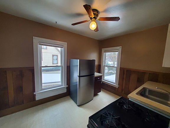 3rd image of 960 W 8th St #2NDFLR