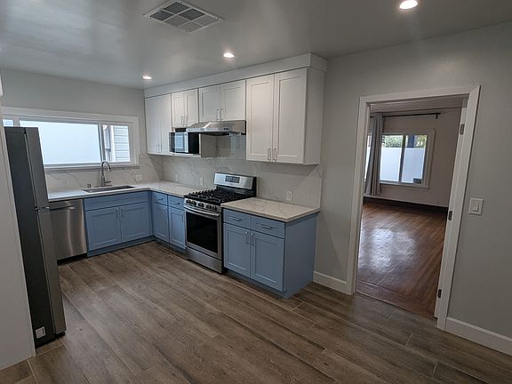4th image of 552 45th St #A