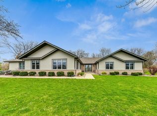 127 Colony Dr, Inverness, IL 60010