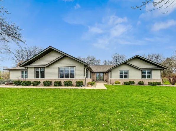 127 Colony Dr, Inverness, IL 60010