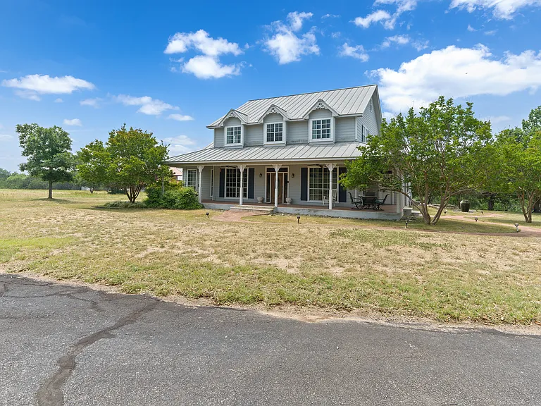 103 Saddle View Dr — Photo 1