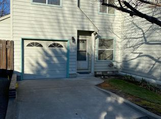 851 N Main St, Ashland, OR 97520