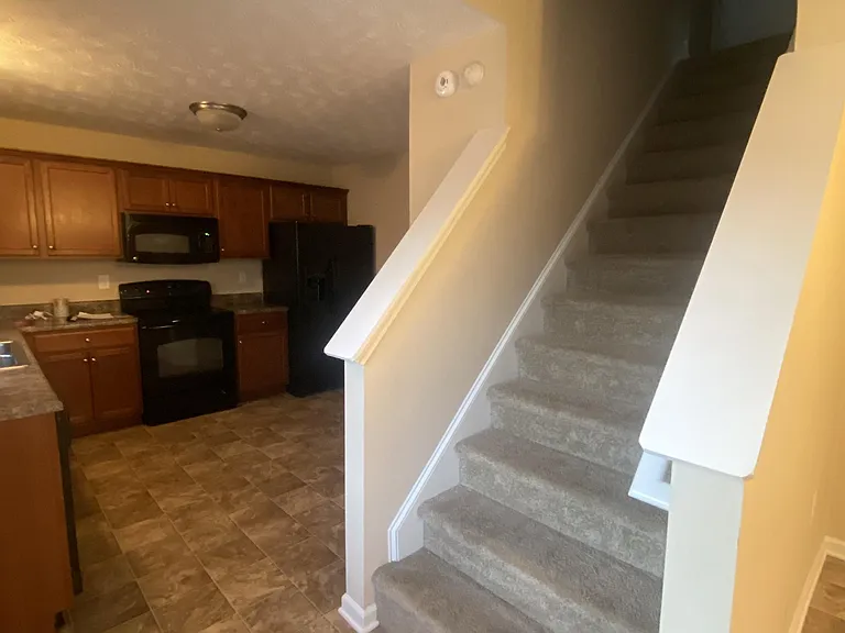 184 Roanoke Dr — Photo 10
