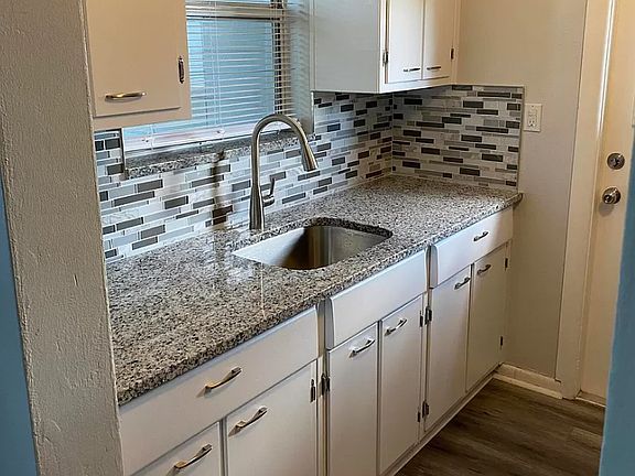 5th image of 161 SE Bonita Ct #1