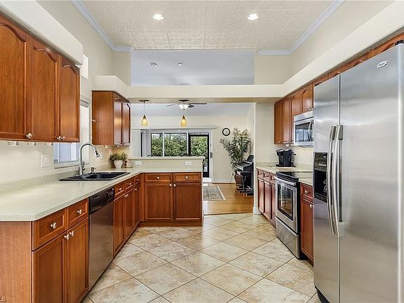 2nd image of 617 NW 38th Ave