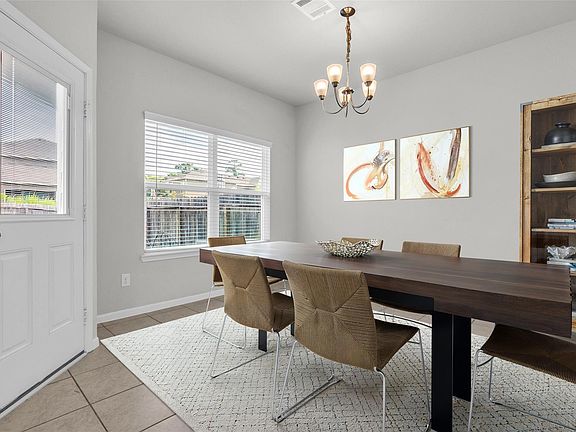 5th image of 132 Camelot Place Ct
