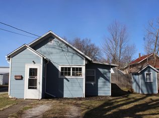 52 S Pine St, El Paso, IL 61738