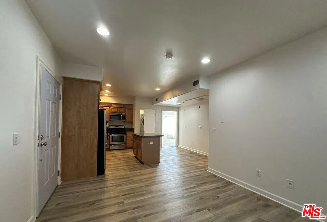 2 bed, 1.0 bath, 760 sqft, $2,450 — Photo 2