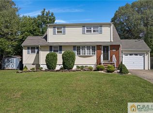 113 Calvert Ave E, Edison, NJ 08820