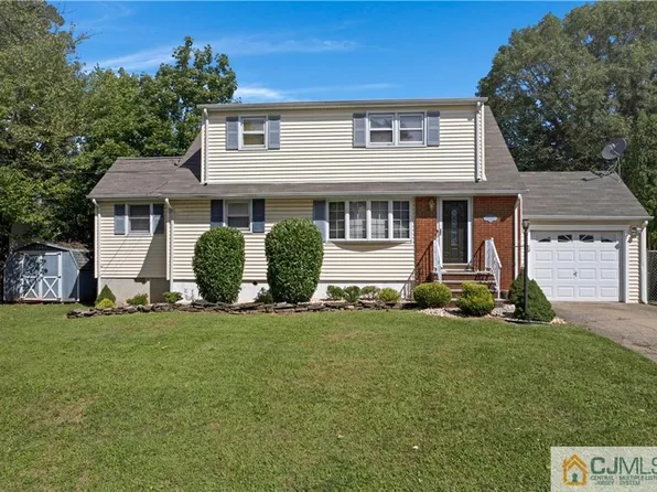 113 Calvert Ave E, Edison, NJ 08820