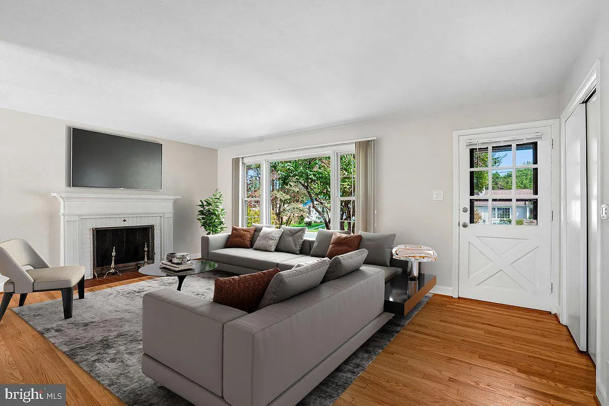 4 bed, 4.0 bath, 2084 sqft, $4,350 — Photo 2