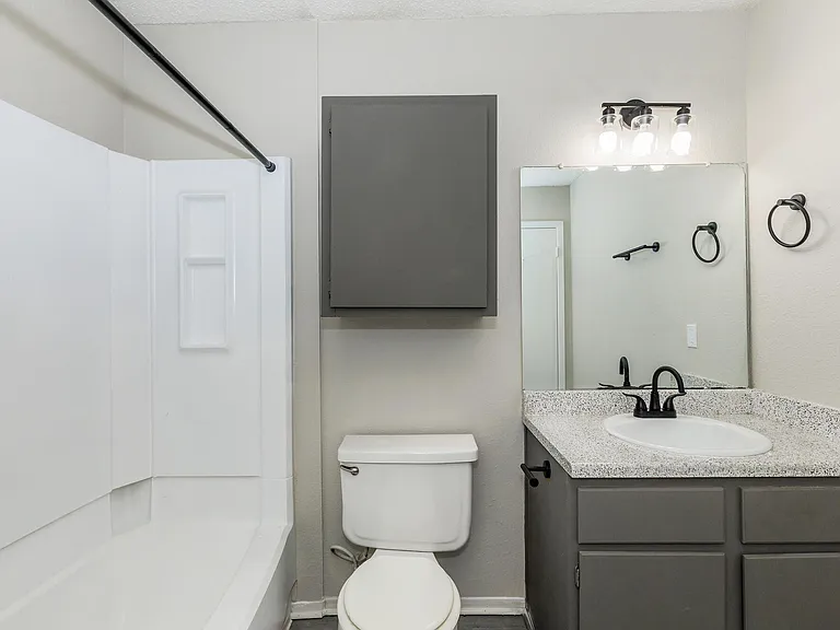 AUSTIN WEST — Photo 9