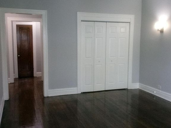 3rd image of 1051 W Pratt Blvd APT 2B
